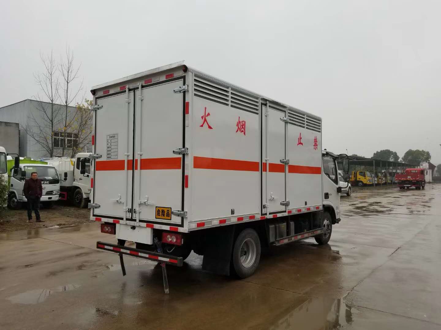 歐馬可4.1米(藍(lán)牌)氣體廂式運輸車