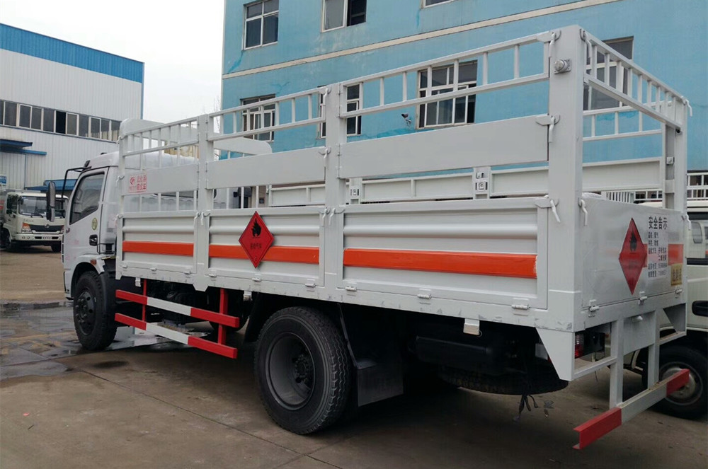 東風多利卡5.1米氣瓶運輸車