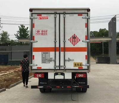 福田5.1米(6.7噸)易燃固體廂式車(chē)