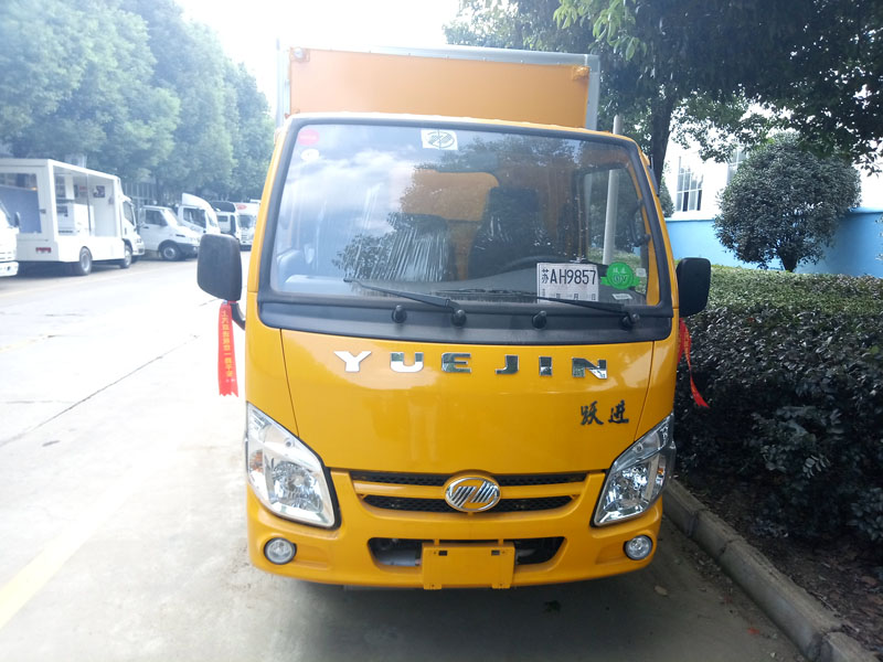 躍進(jìn)柴油3米3(藍(lán)牌)液體廂式車