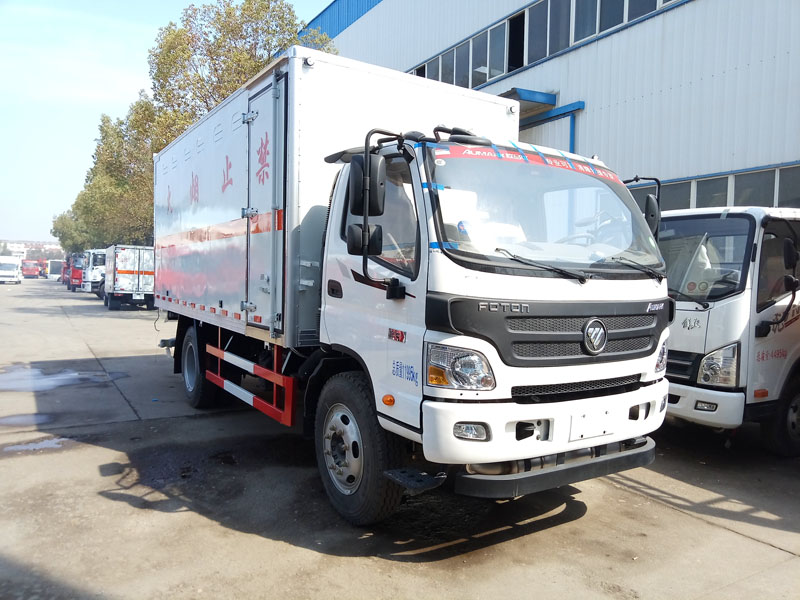 福田5.1米(6.9噸)腐蝕品廂式車